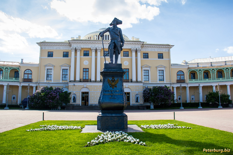 Памятник Павлу, Павловский дворце в Павловске (Санкт-Петербург)