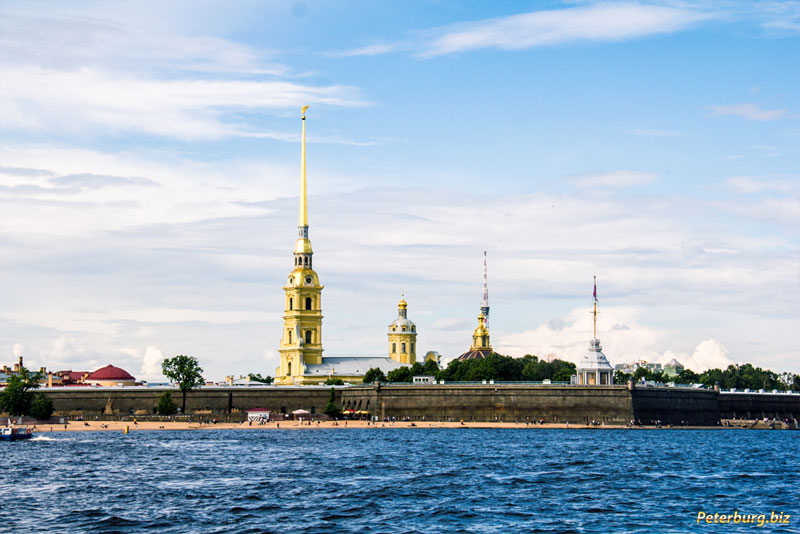 Водная экскурсия по рекам и каналам в Санкт-Петербурге