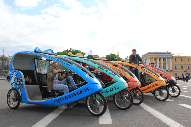 Прогулки и экскурсии на велотакси в Санкт-Петербурге