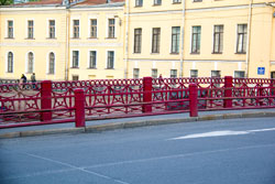 Красный мост в Санкт-петербурге
