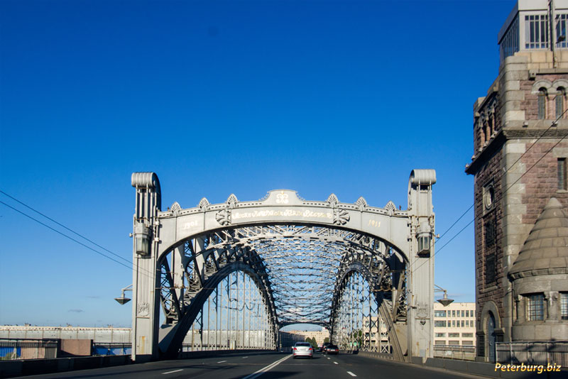 Большеохтинский мост в Санкт-петербурге