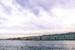Дворцовая набережная в Санкт-Петербурге