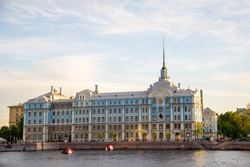 Петроградская набережная в Санкт-Петербурге
