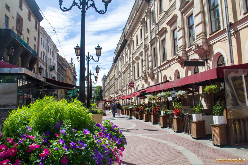 Малая Садовая улица в Санкт-Петербурге