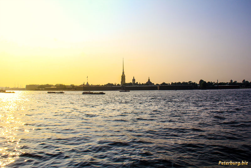 Маршрут прогулки по Санкт-Петербургу на 1 день - закат над Невой