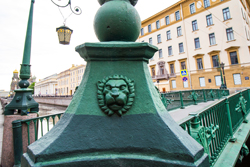 Львы на набережной Макарова в Санкт-Петербурге