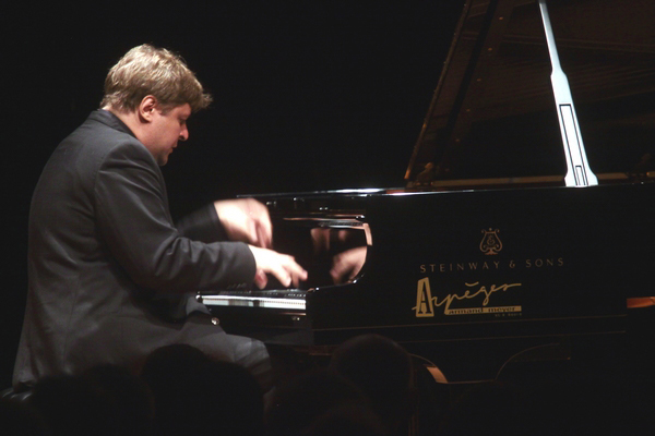 26 ноября 2014 - сольный концерт Петра Лаула в КЗ «Яани кирик» в Санкт-Петербурге