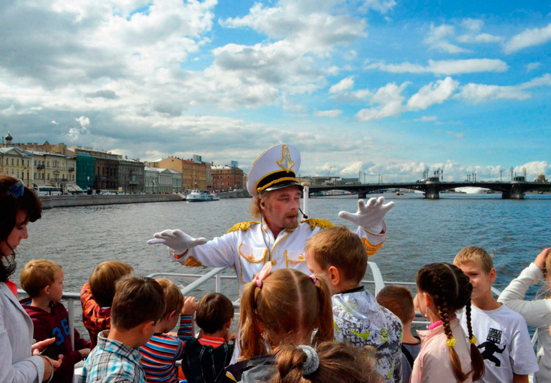 Врунгель-шоу на Неве - прогулки на теплоходе для детей в Санкт-Петербурге